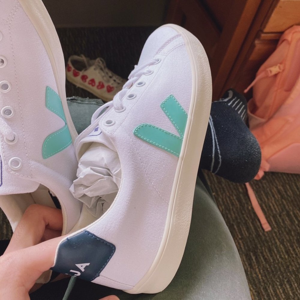 brand new unused NWT veja shoes